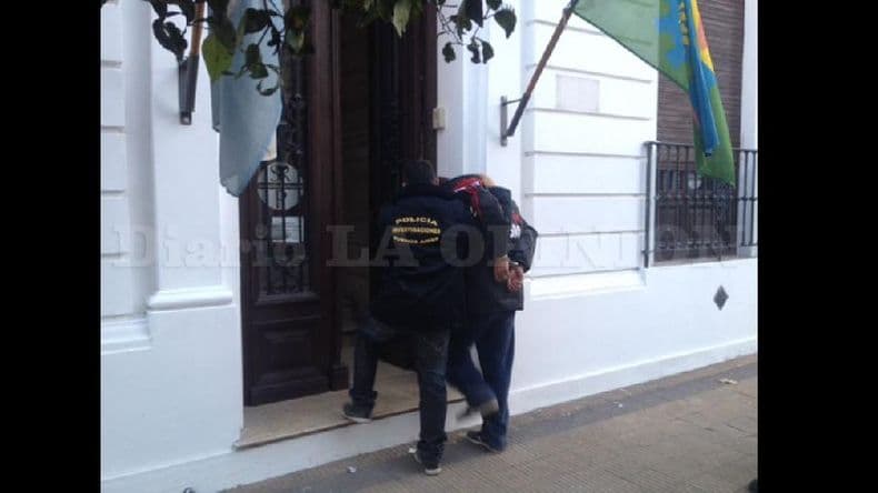 Asaltó a un remisero, se olvido la billetera en el auto y terminó detenido