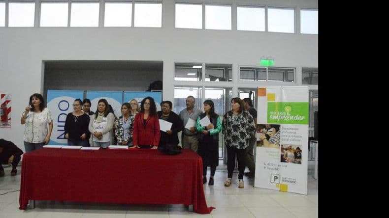Más de 300 personas recibieron sus certificados del Emprender