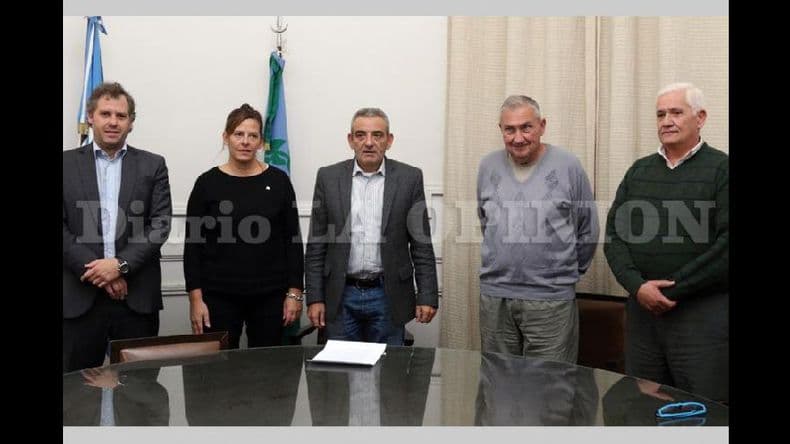 El Municipio aportará recursos para que continúen funcionando los bomberos