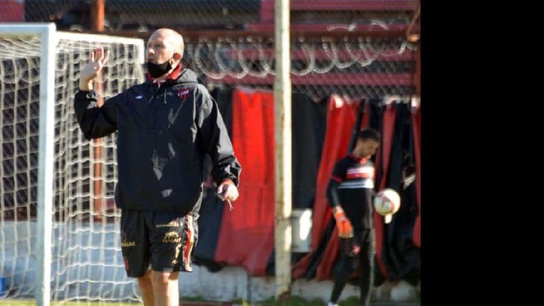 Nasta dio los primeros indicios de la formación titular de Douglas