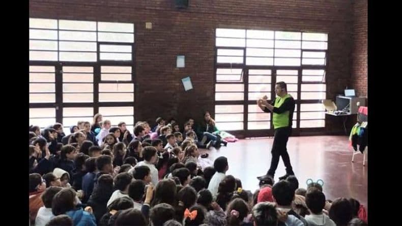 El Mago Gabriel se suma a la celebración del Día del Maestro