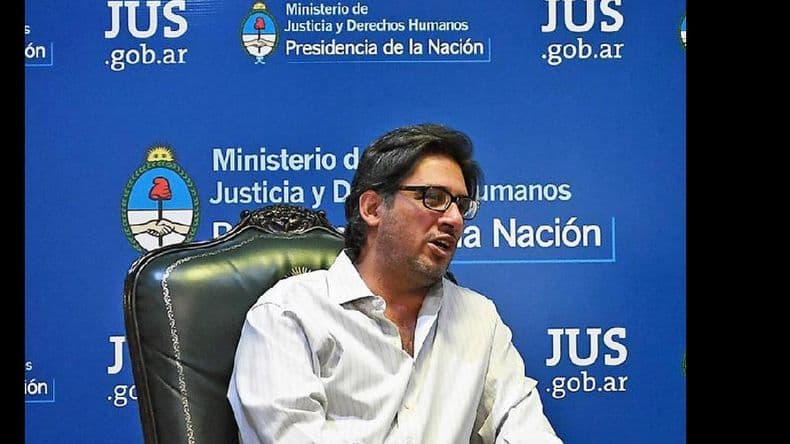 El Gobierno modificó por decreto la Ley de Migraciones