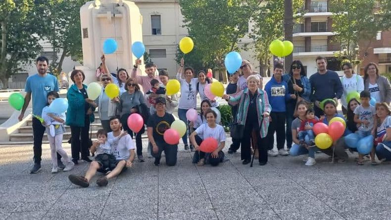 En el Día de la Parálisis Cerebral realizaron una suelta de globos