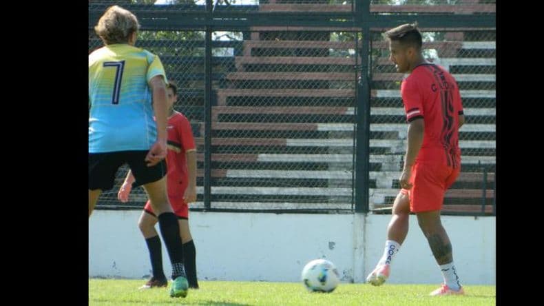 Douglas superó a Náutico de Melincué por 9 a 0 en otro amistoso