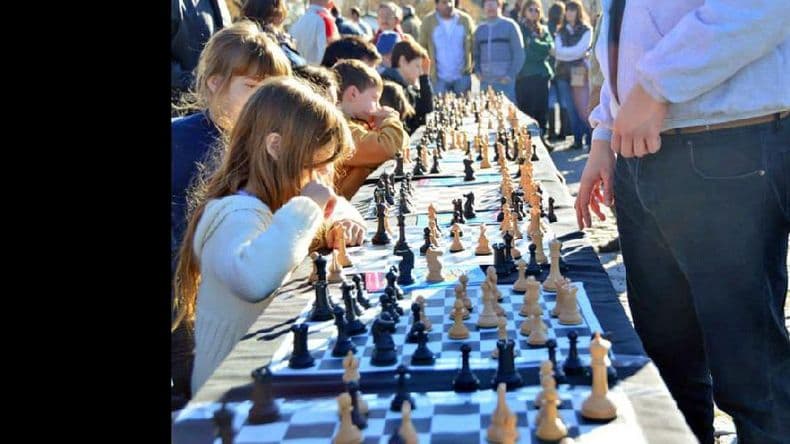 Realizaron una jornada de ajedrez en el Parque España