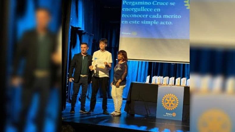 Rotary Club Pergamino Cruce distinguió a Juan Borrás como alumno destacado 2024