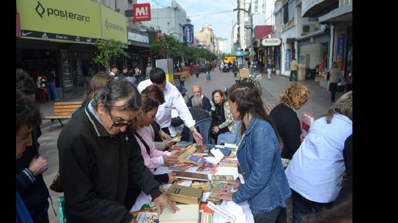 Celebran el Día del Libro en el Parque Municipal