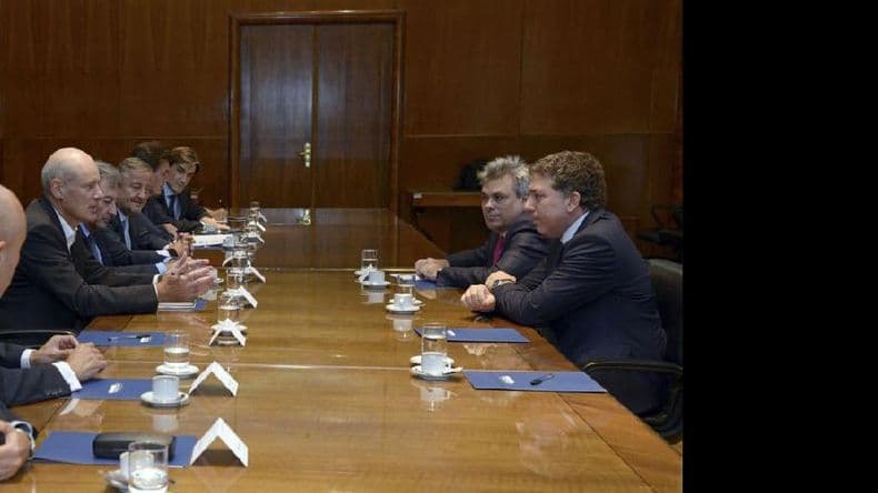 Dujovne analizó el rebrote de la industria automotriz con directivos de Adefa