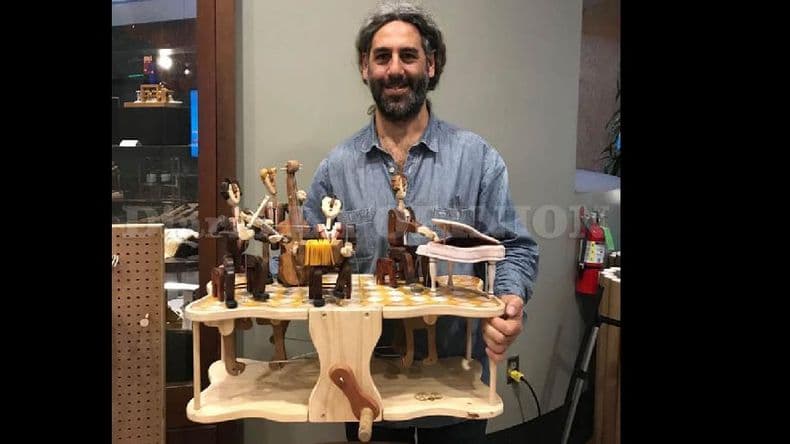 Hernán Lira expone sus juguetes en Estados Unidos
