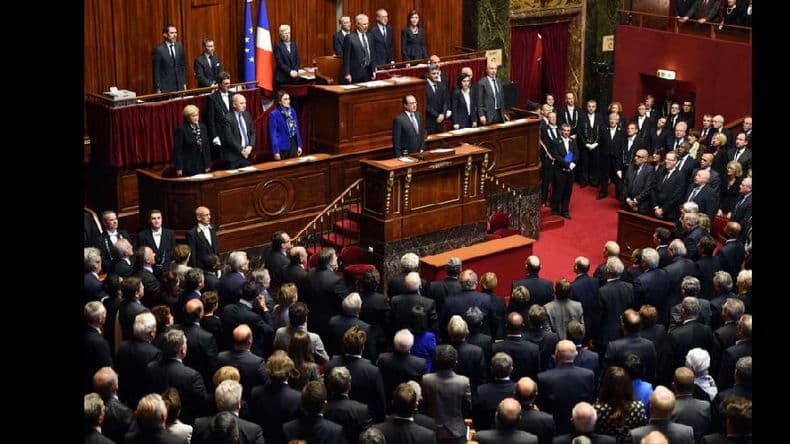 François Hollande esboza un contraataque contra el Estado Islámico tras los atentados