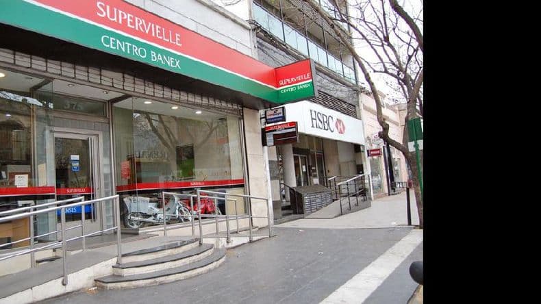 Primera jornada de paro bancario