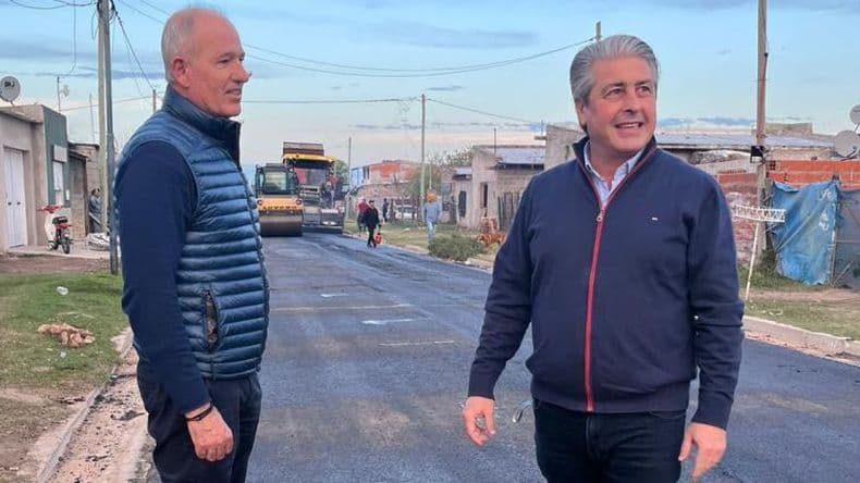 El intendente recorrió la obra de pavimentación en barrio Güemes