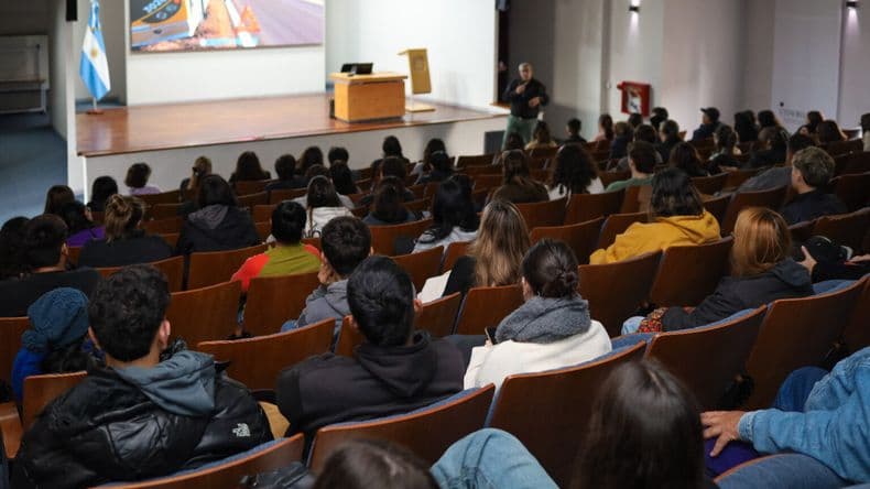 Licencia de Conducir: más de 130 estudiantes se formaron para acceder a su primer registro
