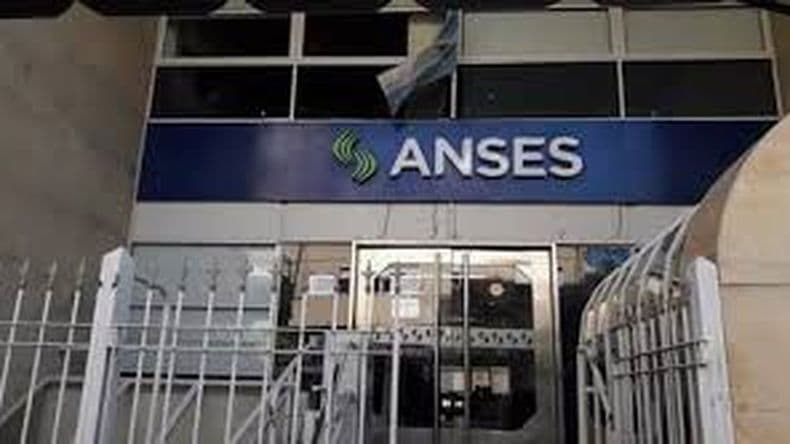 AUH en mayo: Anses informó que hay tres montos extras para cobrar