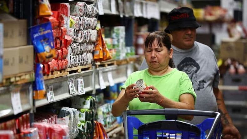 Inflación: la suba de alimentos persiste en marzo y el IPC podría superar al 2,4% de febrero