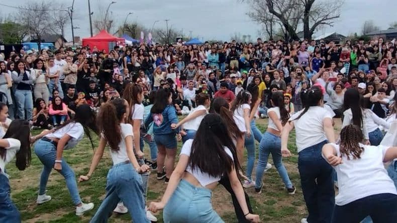 Numerosos jóvenes celebraron la primavera y el Día del Estudiante en el Parque Belgrano