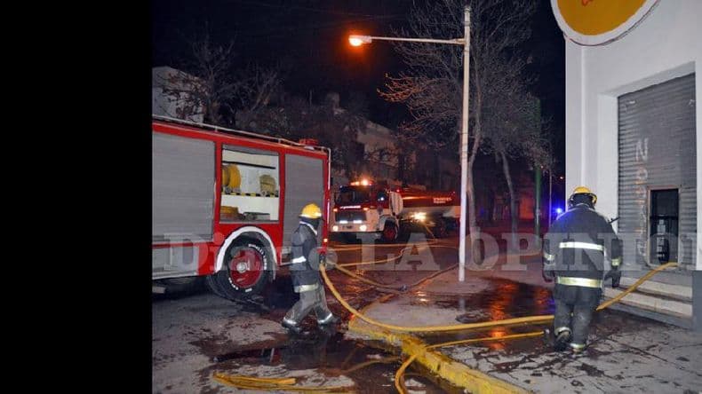 Un voraz incendio en el Supermercado Vea ocasionó importantes pérdidas