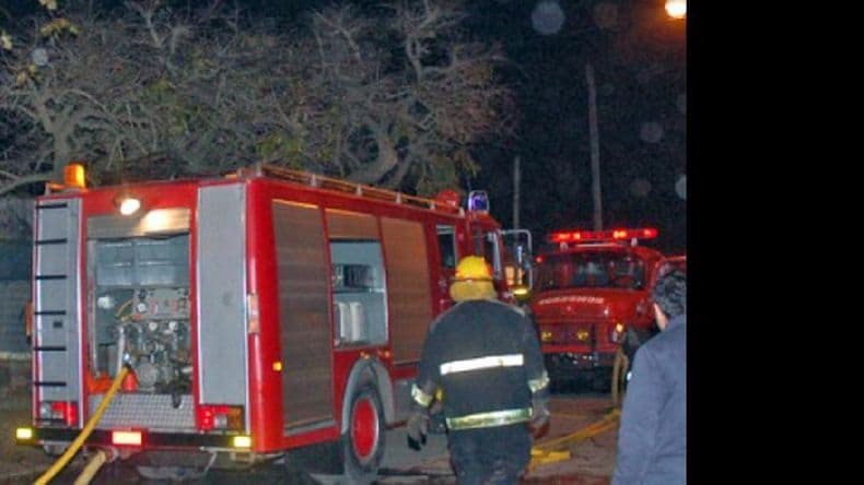 Pérdidas totales en un kiosco del barrio John Kennedy a causa de un incendio
