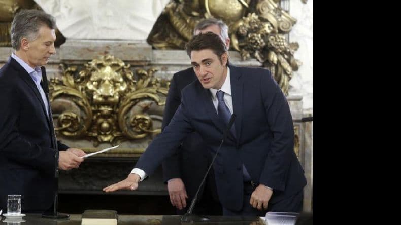 Iguacel ratificó aumentos de tarifas en luz y gas para septiembre y octubre