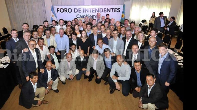 Javier Martínez con Macri y Vidal en el foro de intendentes de Cambiemos