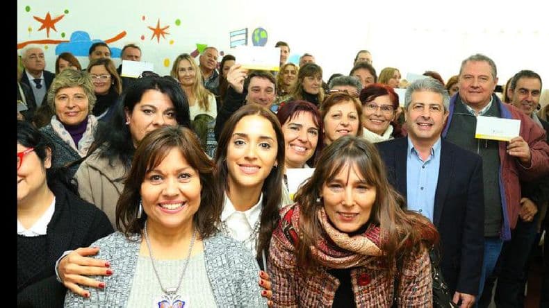 El intendente entregó más de cinco millones de pesos a escuelas de nuestra ciudad