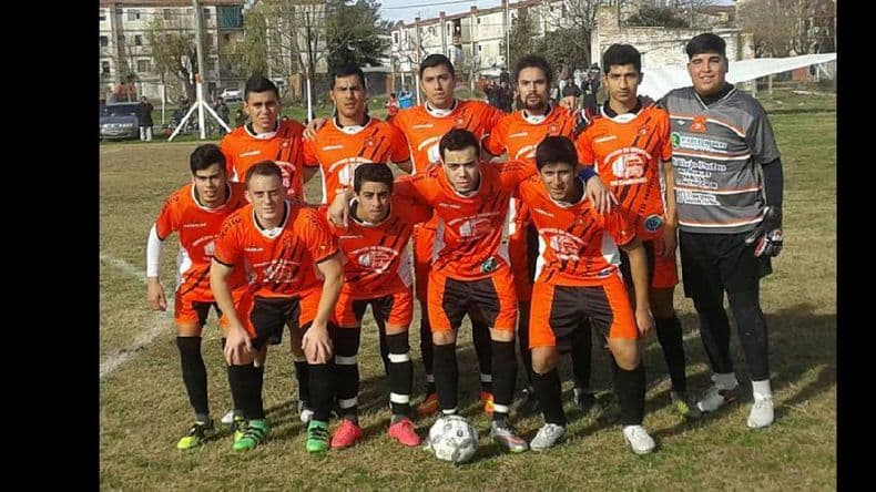 Fútbol local: en la A perdió el líder Argentino y en la B manda Acevedo