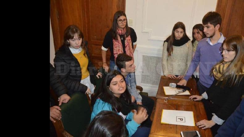 Este jueves se reúnen los bloques del Parlamento Estudiantil