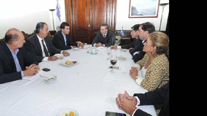 Urtubey se reunió con senadores del PJ-FpV