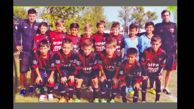 Un pergaminense jugó para Colón de Santa Fe un certamen infantil en Paraná