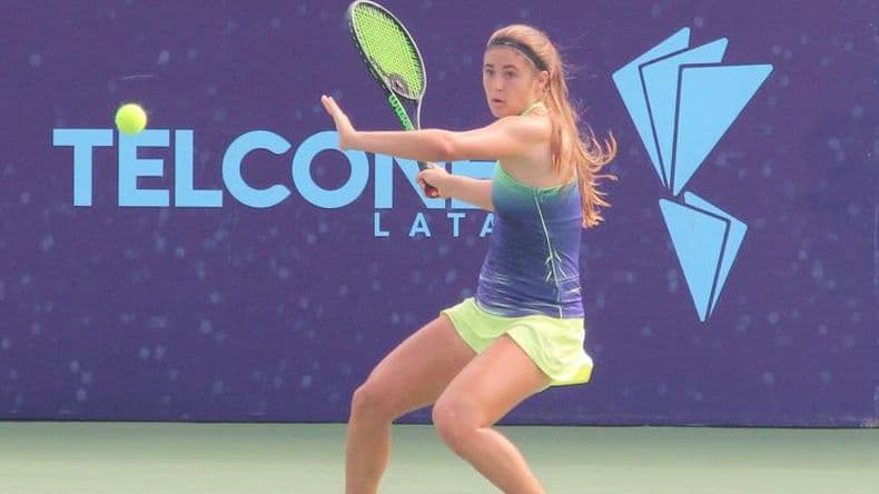 Julia Riera bajó a la cuarta favorita y avanzó a los octavos de final
