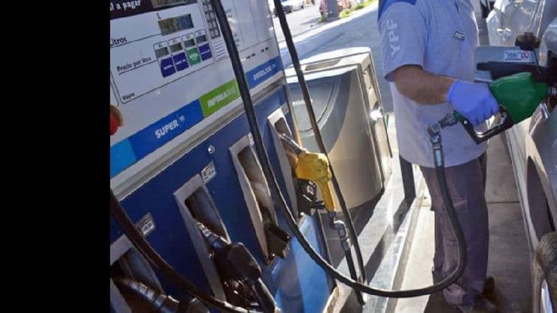 El precio de los combustibles volvió a aumentar y acumuló el 18 por ciento durante el año
