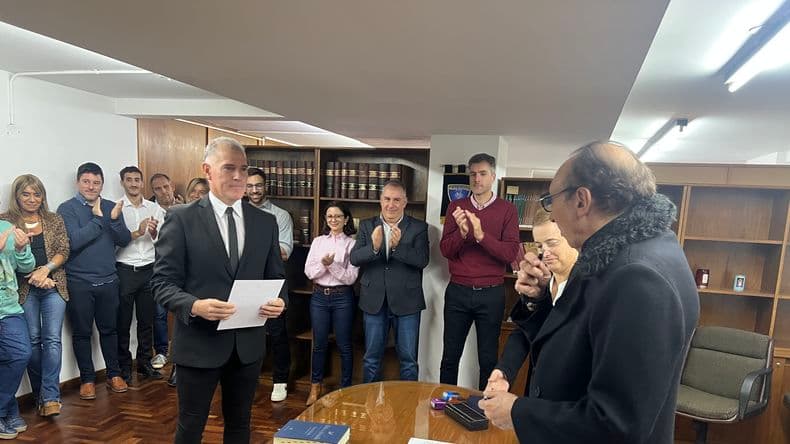 El fiscal general Mario Daniel Gómez tomó juramento a funcionarios judiciales que ascendieron en la Fiscalía
