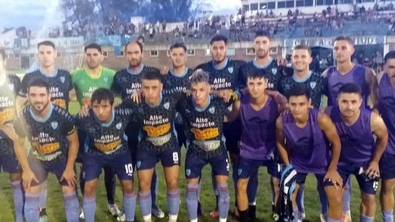 Juventud ganó por penales y se metió en los cuartos de final del Regional Amateur