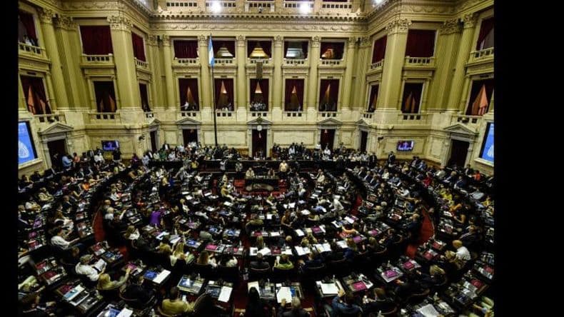 Diputados debate la capacitación obligatoria para funcionarios en "Ley Lucio"