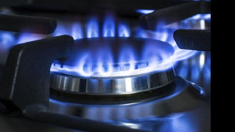 Consumidores a la Justicia para frenar el pago adicional de gas por la devaluación