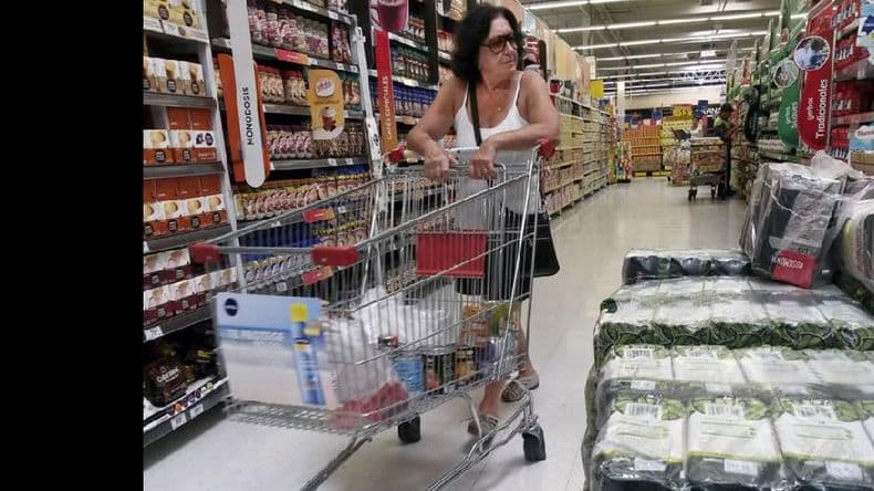 Las ventas en supermercados cayeron 8,1%