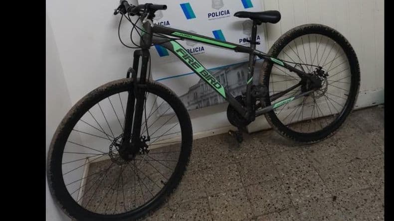 Una madre permitió el allanamiento policial en la casa donde había una bicicleta robada