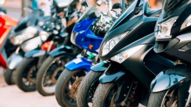 El patentamiento de motos creció 2,7% en 2024 y rozó las 500 mil unidades