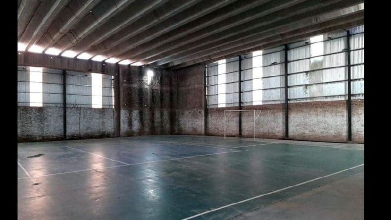 Compañía reacondicionó su cancha de fútbol salón