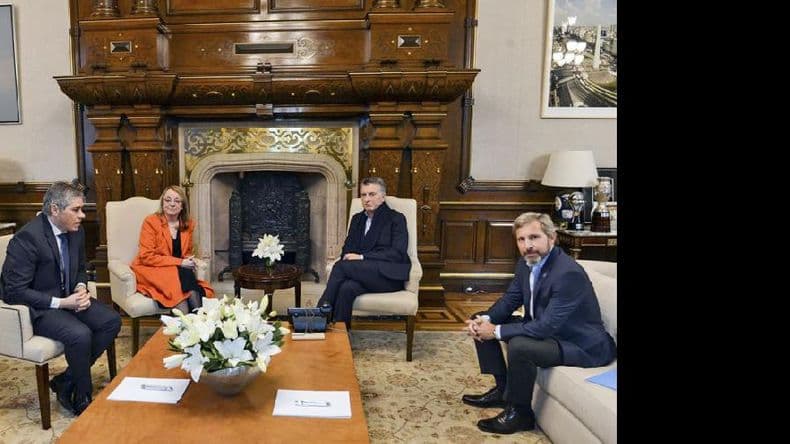 El Gobierno acordó con Alicia Kirchner un préstamo de 1.200 millones de pesos