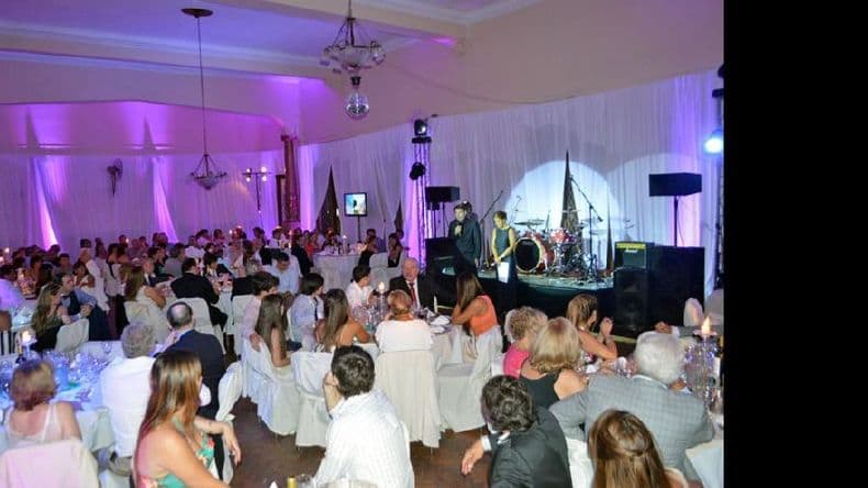Exitosa cena de gala de la Fundación Leandra Barros