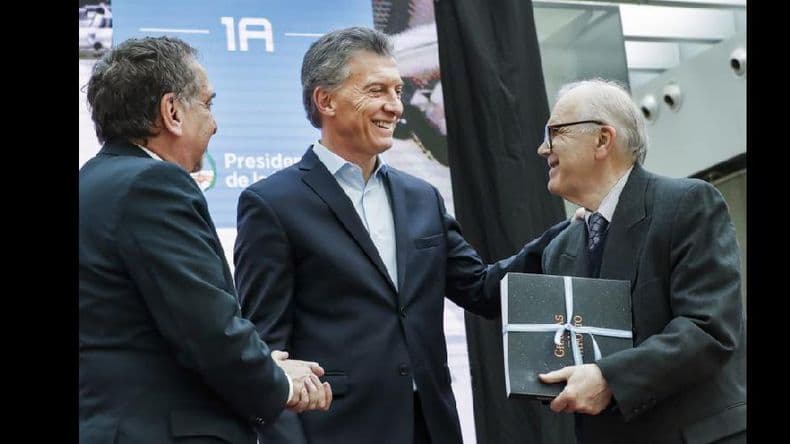 Macri anunció el lanzamiento de un satélite y destacó el talento argentino