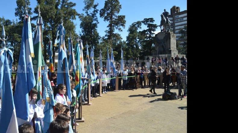 Poniendo en valor al “padre del aula”, los maestros celebraron su día