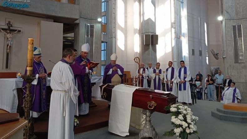 Junto a la Madre: los restos de Monseñor Cardelli descansan en el Santuario de San Nicolás