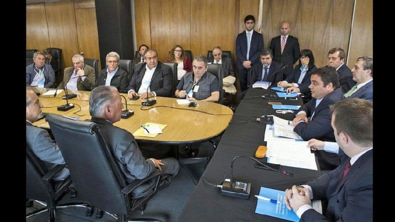 Sin acuerdo en el Consejo del Salario, el Gobierno aumentó el mínimo en un 24%