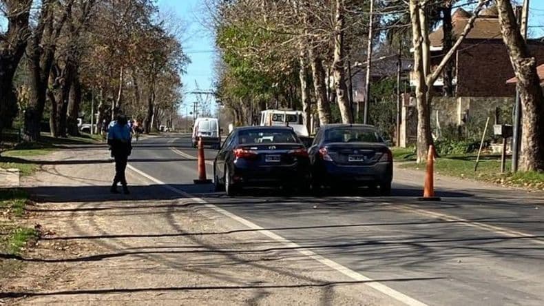 Hospitalizaron a la conductora de un auto que chocó en la ruta 8