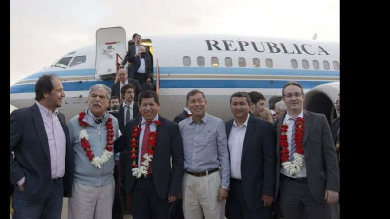 Bolivia acuerda con Argentina venderle energía y recibir tecnología nuclear