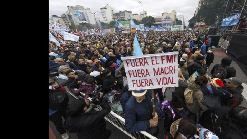 El kirchnerismo y la Izquierda cargaron duro contra el Gobierno y el FMI