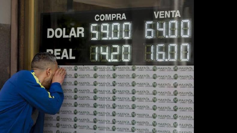 La tensión política que hay en el país descontroló al mercado cambiario