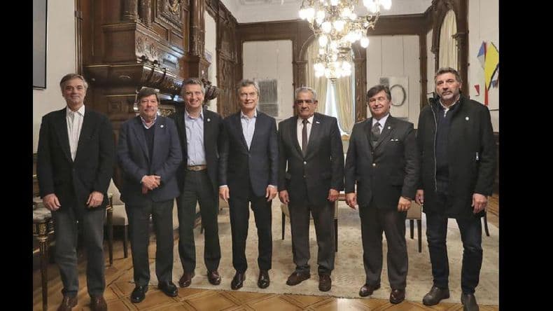 Macri le dijo a la dirigencia del campo que las retenciones no se tocarán